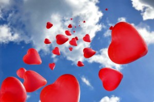 Lassen Sie Herzluftballons nach der Trauung fliegen. Unser Service umfasst auch die Lieferung vor Ort!