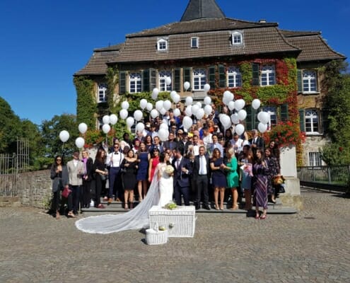 Hochzeitstauben und Ballons zur Hochzeit auf Schloss Linnep Ratingen Breitscheid Bsp4