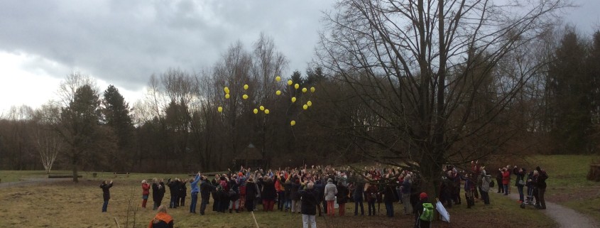 Ballons und Tauben in Bad Meinberg